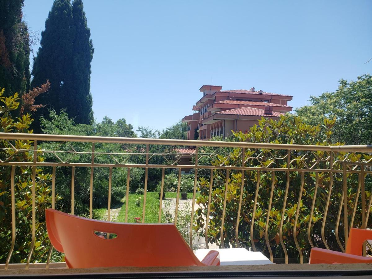 סאני ביץ' Family Hotel Magnolia מראה חיצוני תמונה